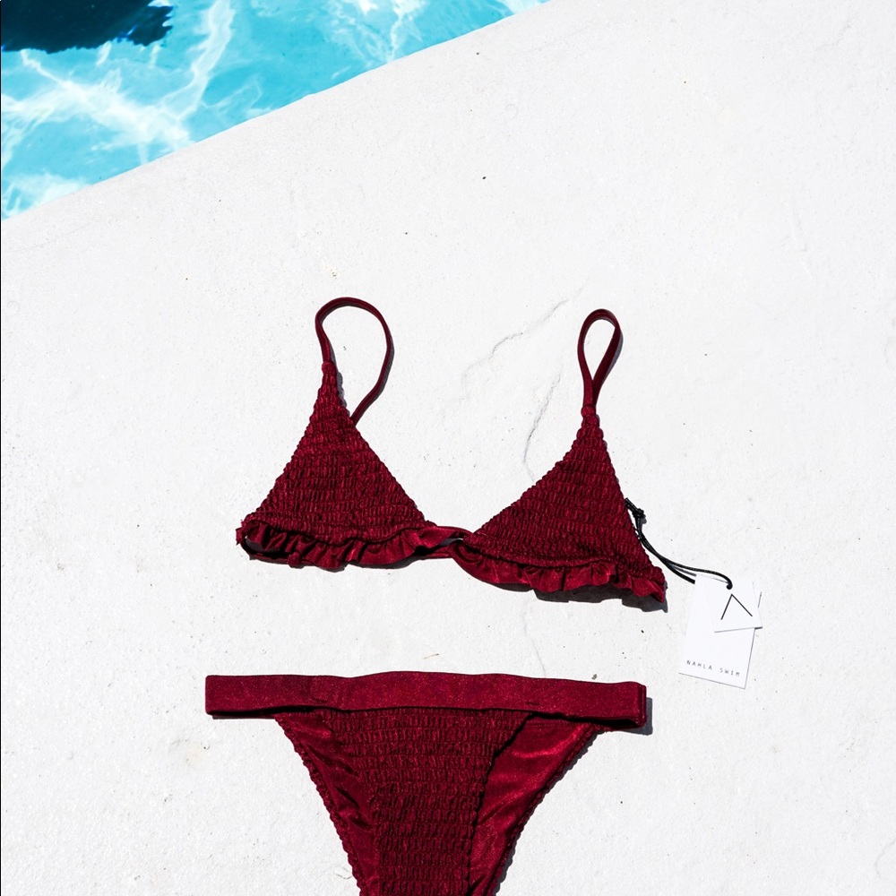 🍁Adorable Bikini Set in Stunning Burgundy🍁 - Picture 5 of 9